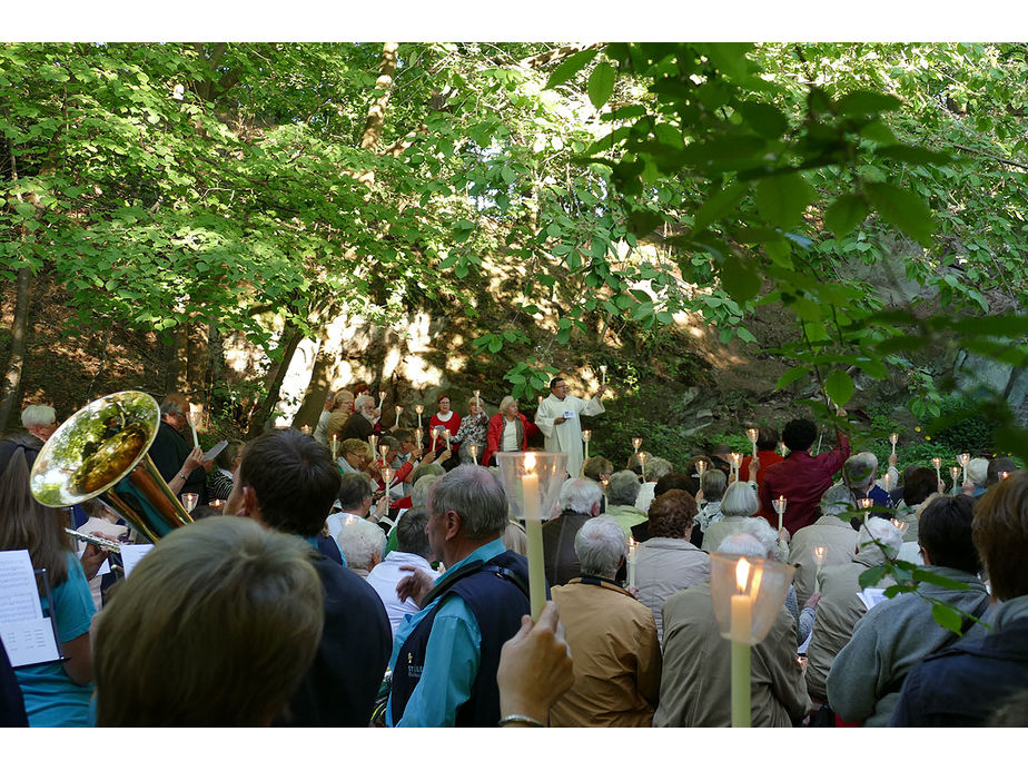 Maiandacht mit Krönung der Fatima-Madonna in Naumburg (Foto: Karl-Franz Thiede)